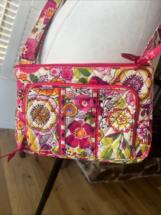 Vera Bradley Handbags - 🌸 Vera Bradley Little Hipster Crossbody Bag | Retired Clementine Print
